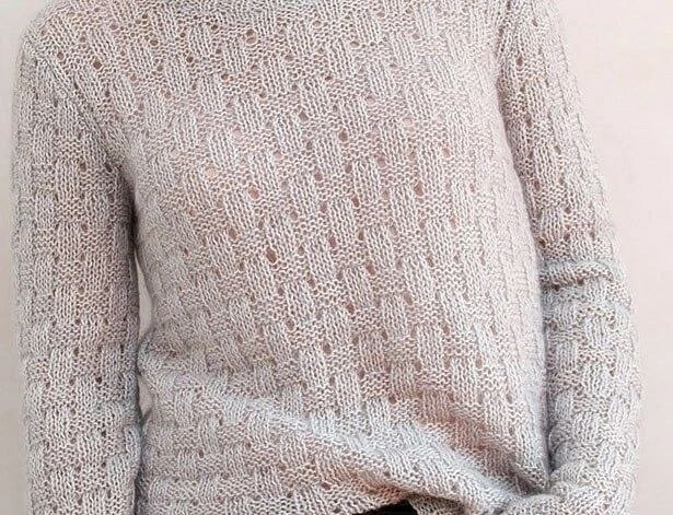 Уютный пуловер с "плетеным" узором Уютный пуловер с "плетеным" узором