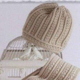 Стильный комплект из шапочки и шарфика