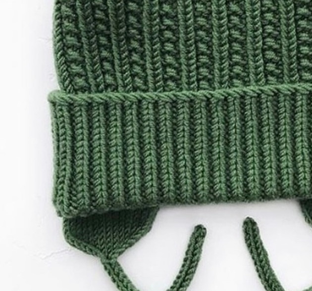 Комплект из шапки и снуда, вяжем спицами