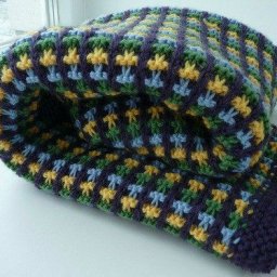 Красивый рельефный плед спицами