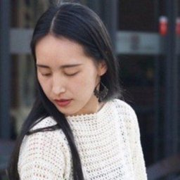 Симпатичный белый джемпер