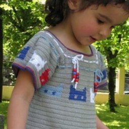 Детское платьице с кошачьим мотивом