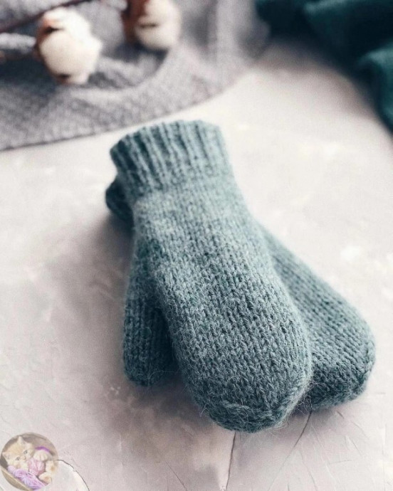 Вяжем двойные варежки спицами