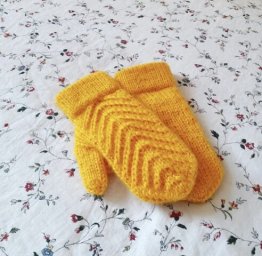 Варежки спицами с анатомическим пальцем