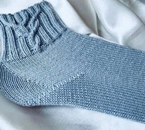 Интересный вариант носков спицами