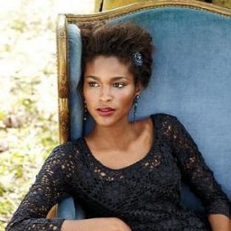 Изысканное платье, связанное из мотивов