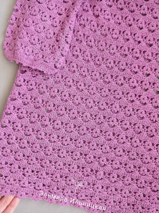 Сиреневое платье крючком с круглой кокеткой: нежность, стиль и универсальность