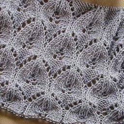 Интересный узор спицами