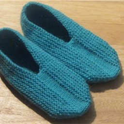 Уютные домашние тапочки-носочки спицами