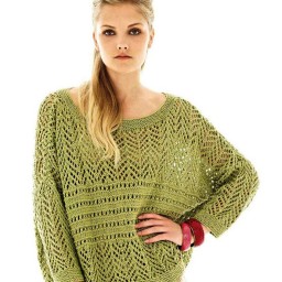 Объемный пуловер ажурным узором