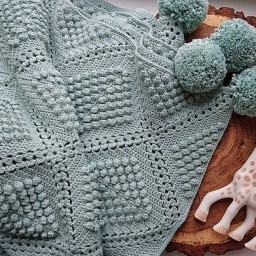 Вяжем нежный пледик крючком