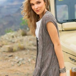 Серый жилет для теплых прогулок