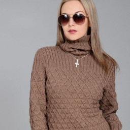 Свитер с узорами из ромбов