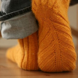 Носки, связанные по диагонали