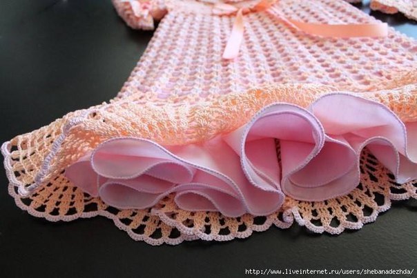 Персиковое платье для малышки