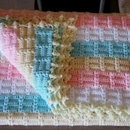 Нежный плед крючком