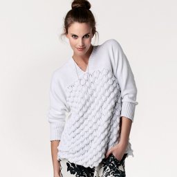 Пуловер с объемным узором