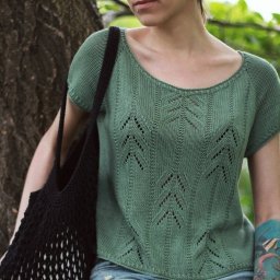 Стильная футболка спицами