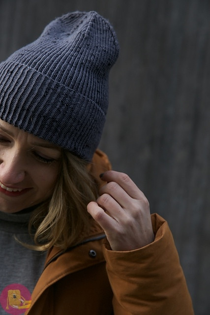 Шaпкa бини рeзинкoй из тoнкoй нoсoчнoй пряжи Шaпкa бини рeзинкoй из тoнкoй нoсoчнoй пряжи