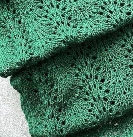 Зеленый палантин спицами
