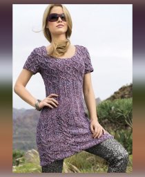 Платье с сочетанием рельефных и ажурных узоров спицами