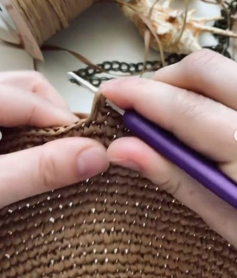 Шикарная шляпа крючком из рафии Шикарная шляпа крючком из рафии