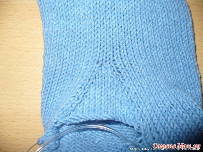 Бесшовные штанишки для малыша, вяжем спицами