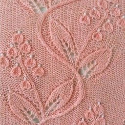 Узор с цветущей веткой