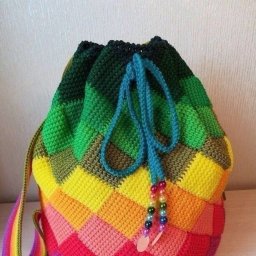 Вяжем красивый разноцветный рюкзак