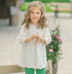 Платье из нежной светлой пряжи