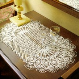 Салфеточка "Белый павлин"