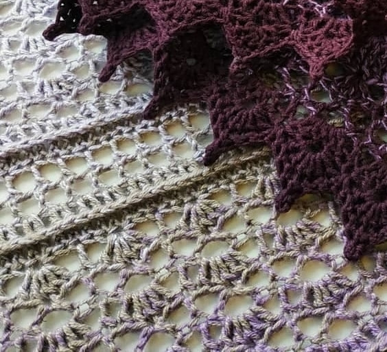 ​Шаль, связанная из YarnArt Flowers