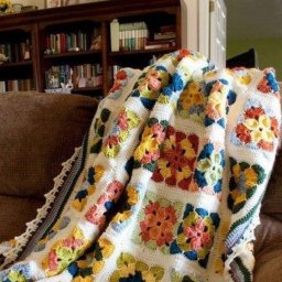 Домашний плед из мотивов с цветами крючком со схемой