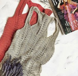 Женский топ, связанный спицами: легкость и элегантность