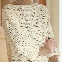 Молочный джемпер крючком