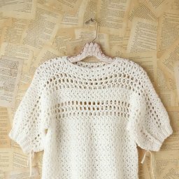 Милая кофточка простым узором