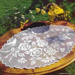 Овальная салфетка с розами и бабочками, вяжем крючком