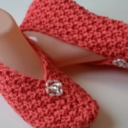 Домашние тапочки на двух спицах