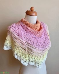 ​Шаль-бактус "Павлин", связанная крючком из градиентной пряжи: яркое дополнение к вашему образу