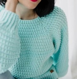 Джемпер с рукавом «реглан» узором из выпуклых столбиков с накидами
