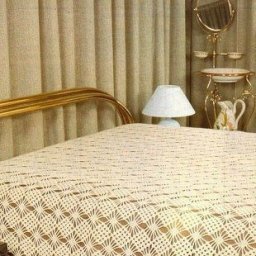 Красивое вязаное покрывало