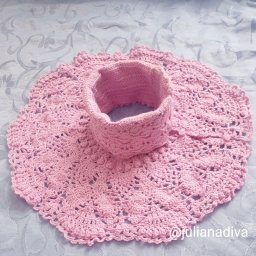 Манишка  на пуговках, вяжем крючком