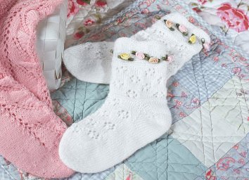 Детские носки с ажурными ромбами