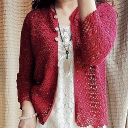 Изящный вишнёвый жакет, связанный крючком