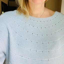 Нежный пуловер спицами