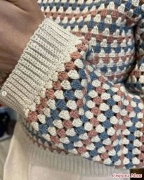 Трехцветный джемпер крючком