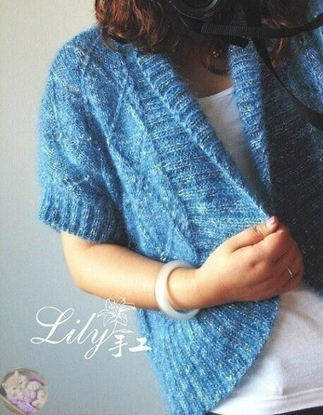 Голубой женский жакет, связанный спицами &mdash; нежность и стиль в одном образе