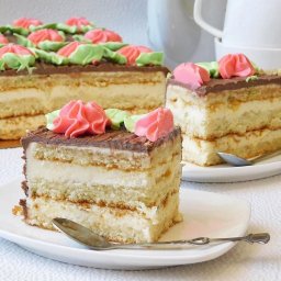 У нас сегодня сразу 8 именинниц!