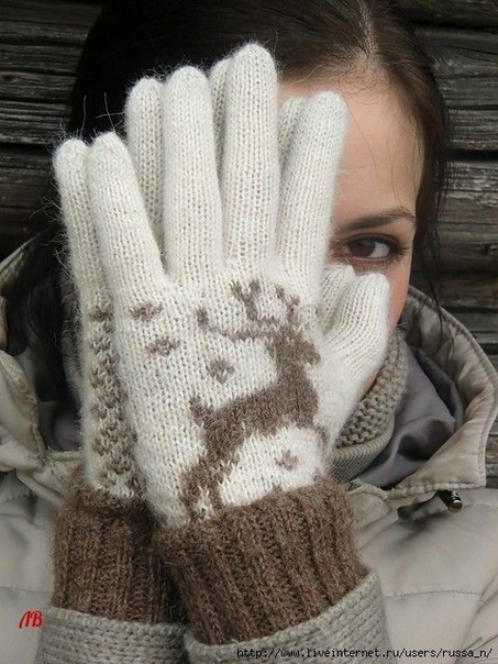 Жаккардовые перчатки с оленями