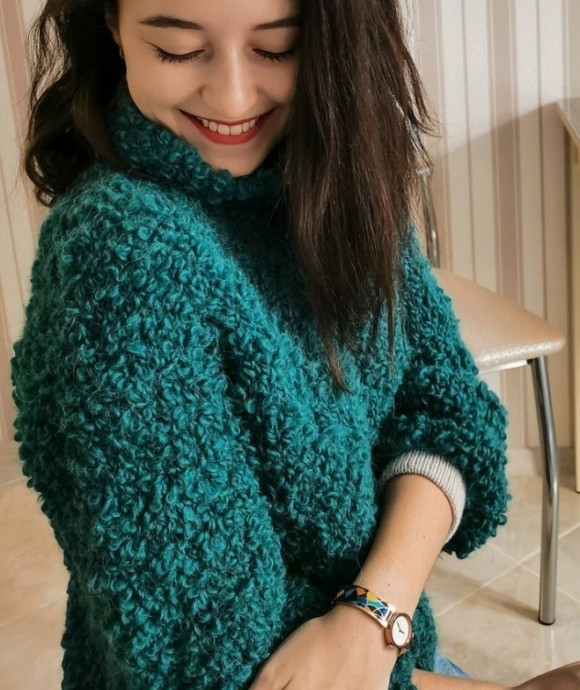Свитер изумрудного цвета, вяжем из альпаки